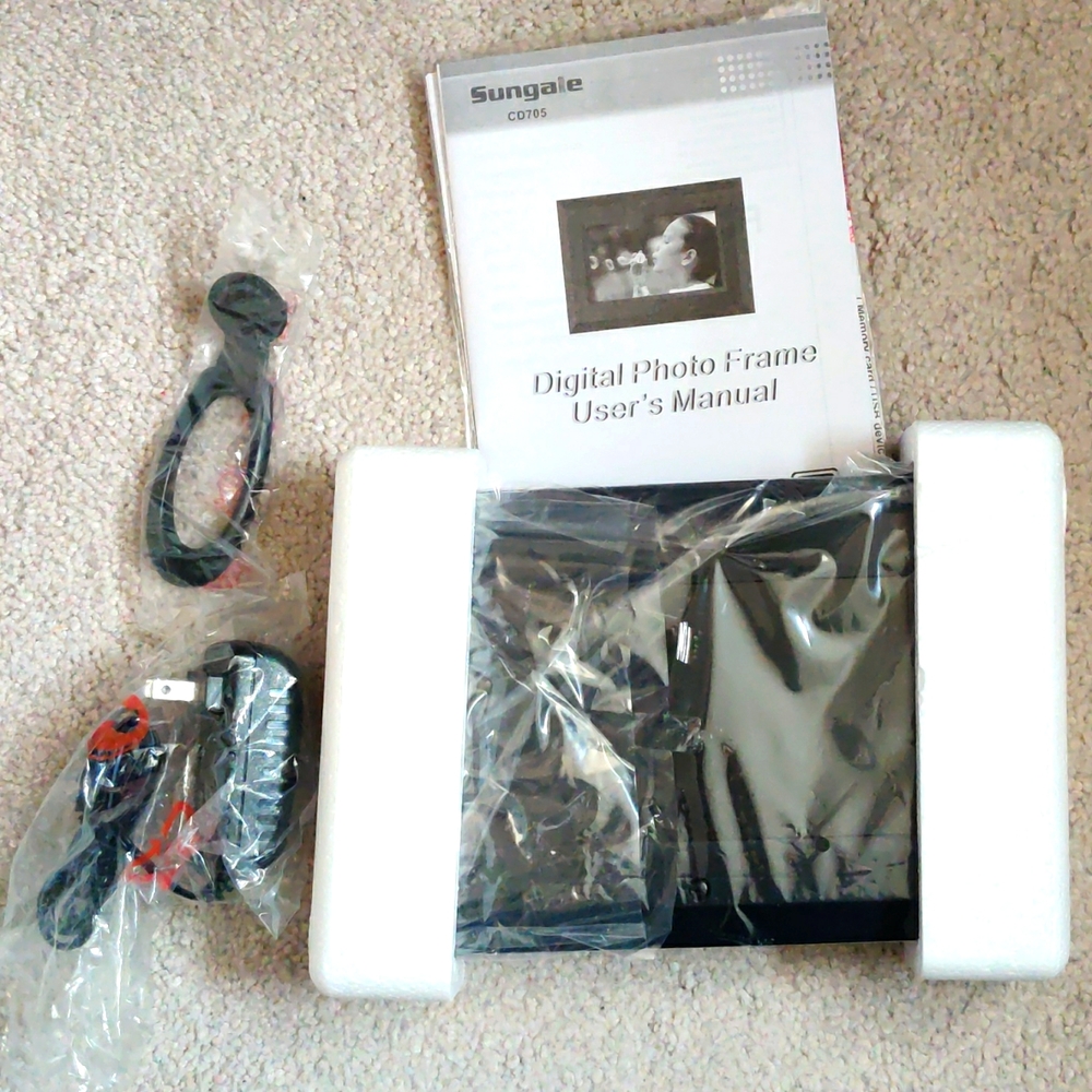 NWOT Digital Photo Frame - Picture 4 of 4